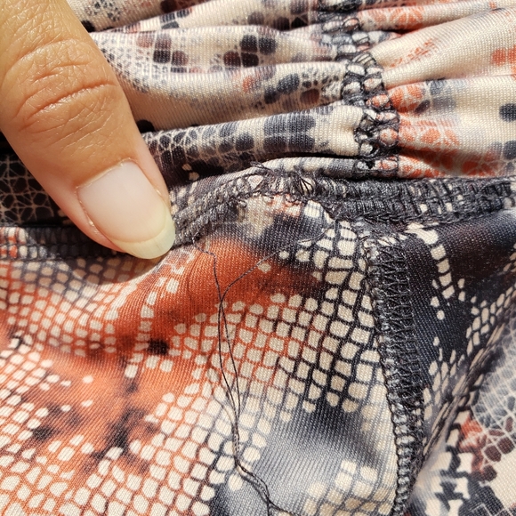 Body Language lace print leggings w scrunch waist - Picture 8 of 8